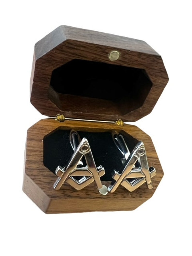 Master Mason Blue Lodge Pocket Watch - Gift Set With Silver Cufflinks in Wooden Box - Bricks Masons