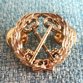 Treasurer Blue Lodge Lapel Pin - Wreathed Keys - Bricks Masons